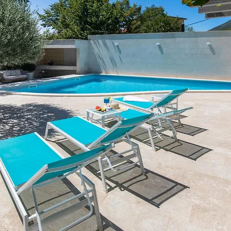 Amazing Home In Vrgorac Dom wakacyjny